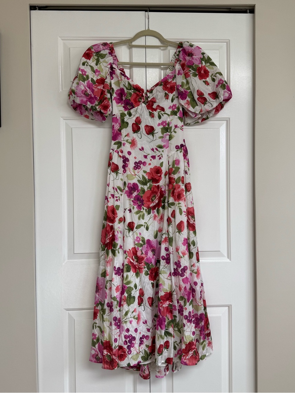 Abercrombie & Fitch Open Back Strawberry/Floral Puff Sleeve Maxi Dress